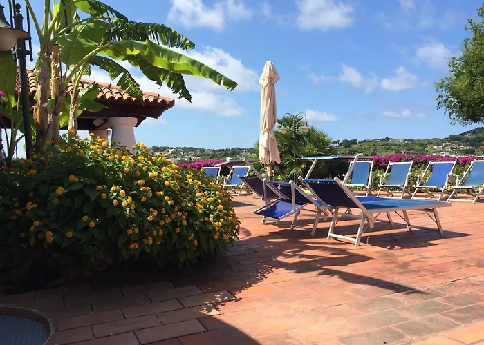 Villetta Con Giardino Esclusivo Di 1000 Mq, Piscina, Tennis, Calcio, Bocce