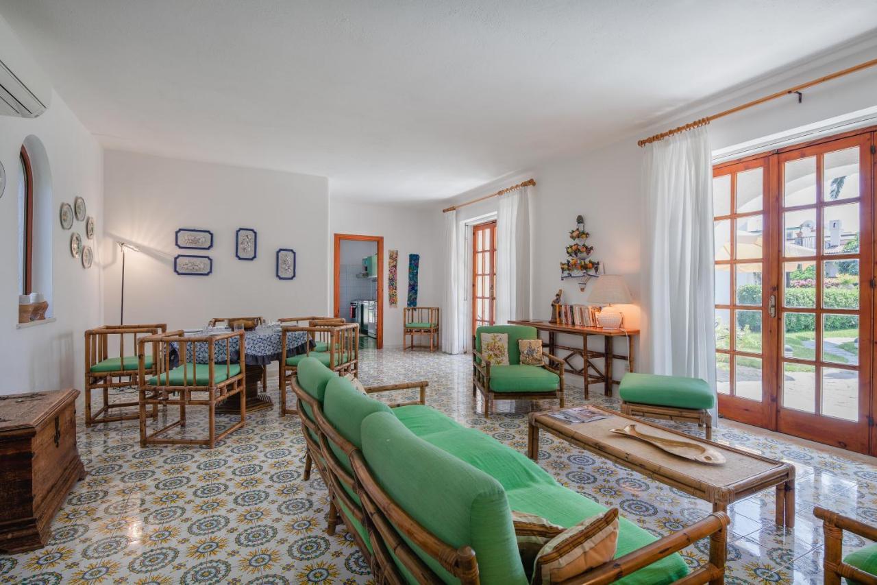 Villa Con Giardino Esclusivo Di 1000 Mq, Piscina, Tennis, Calcio, Bocce Forio (Isola d'Ischia)