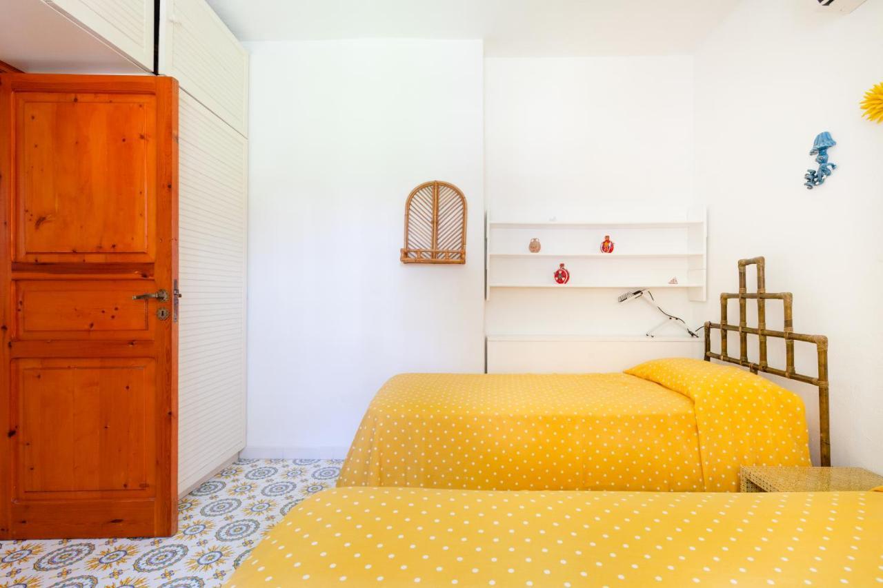 Villa Con Giardino Esclusivo Di 1000 Mq, Piscina, Tennis, Calcio, Bocce