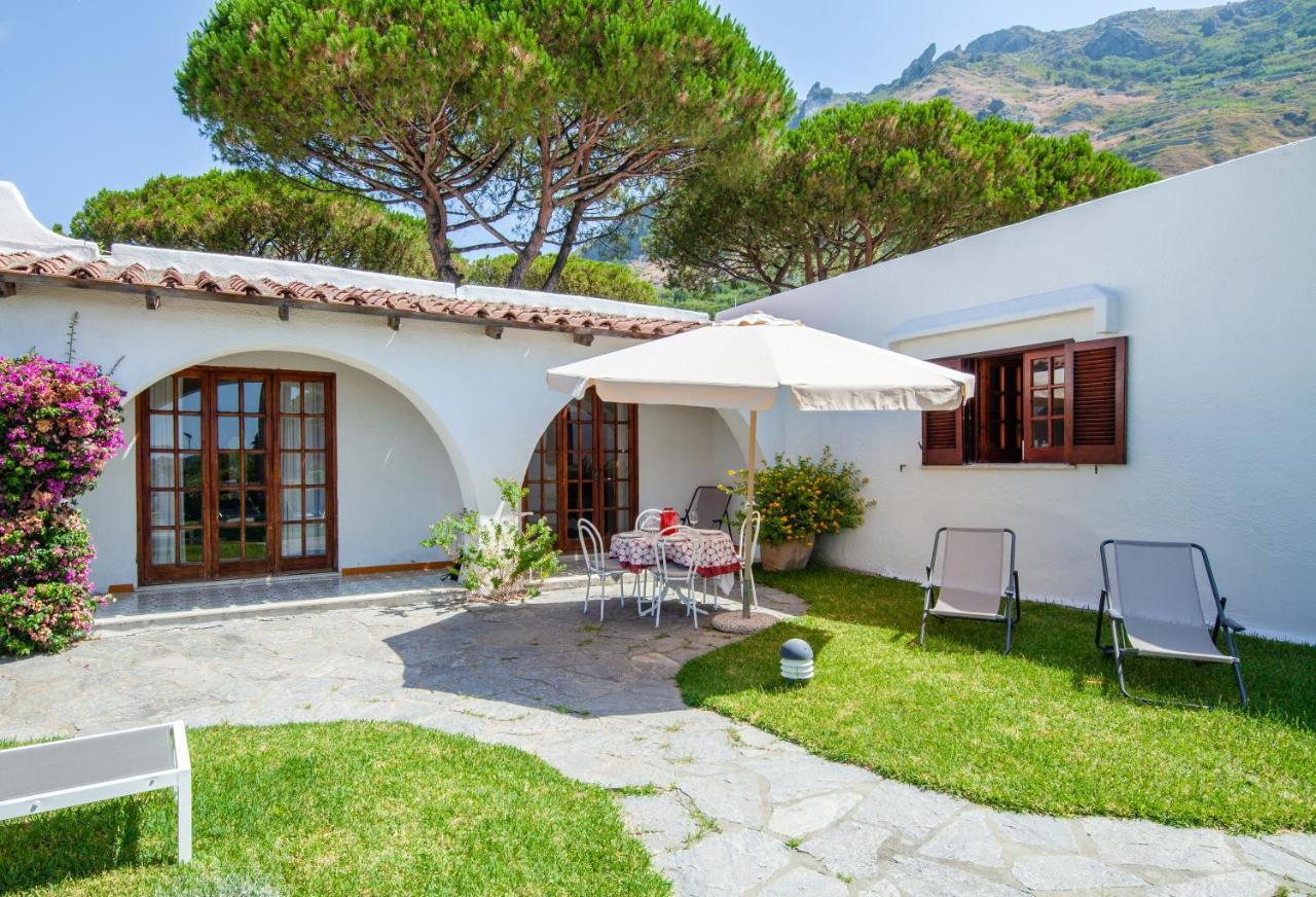 Villa Con Giardino Esclusivo Di 1000 Mq, Piscina, Tennis, Calcio, Bocce Forio (Isola d'Ischia)