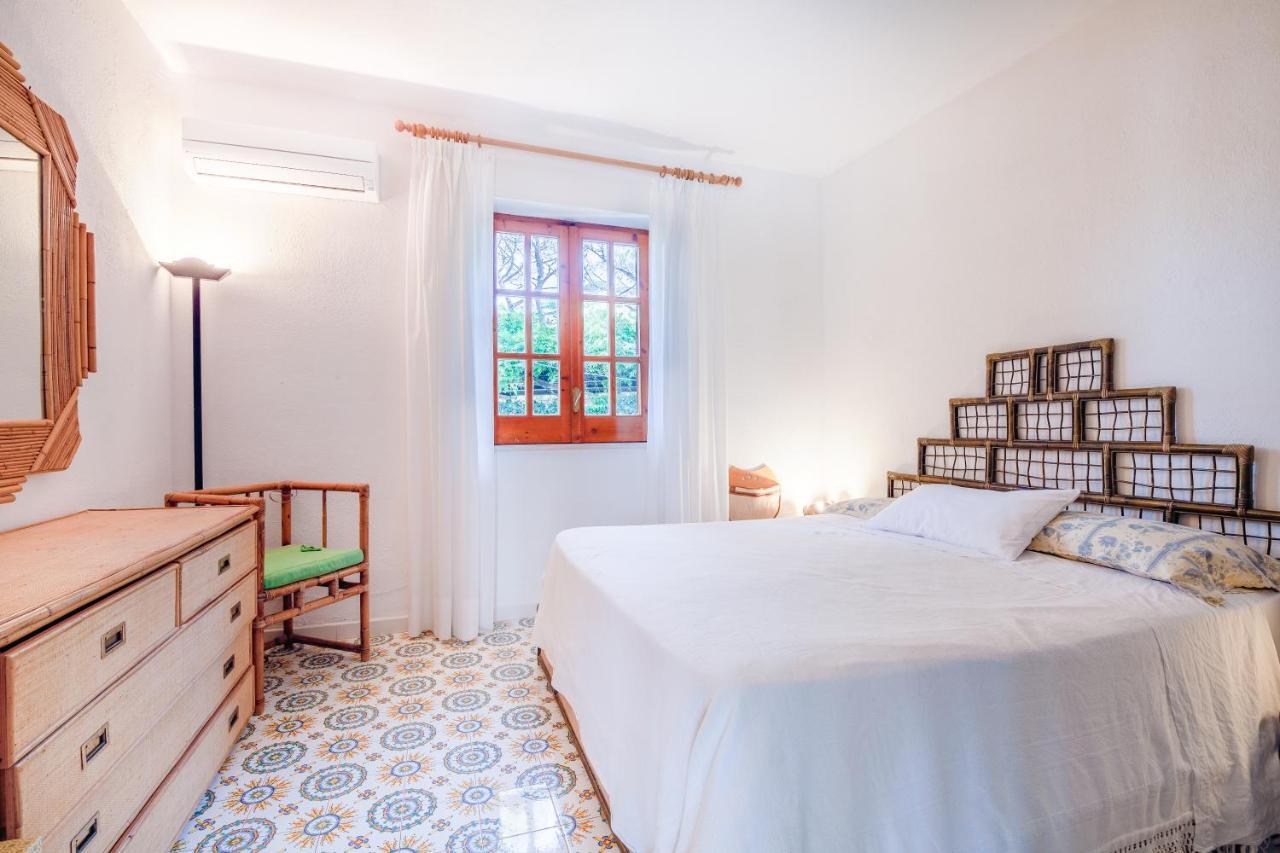 Villa Con Giardino Esclusivo Di 1000 Mq, Piscina, Tennis, Calcio, Bocce *