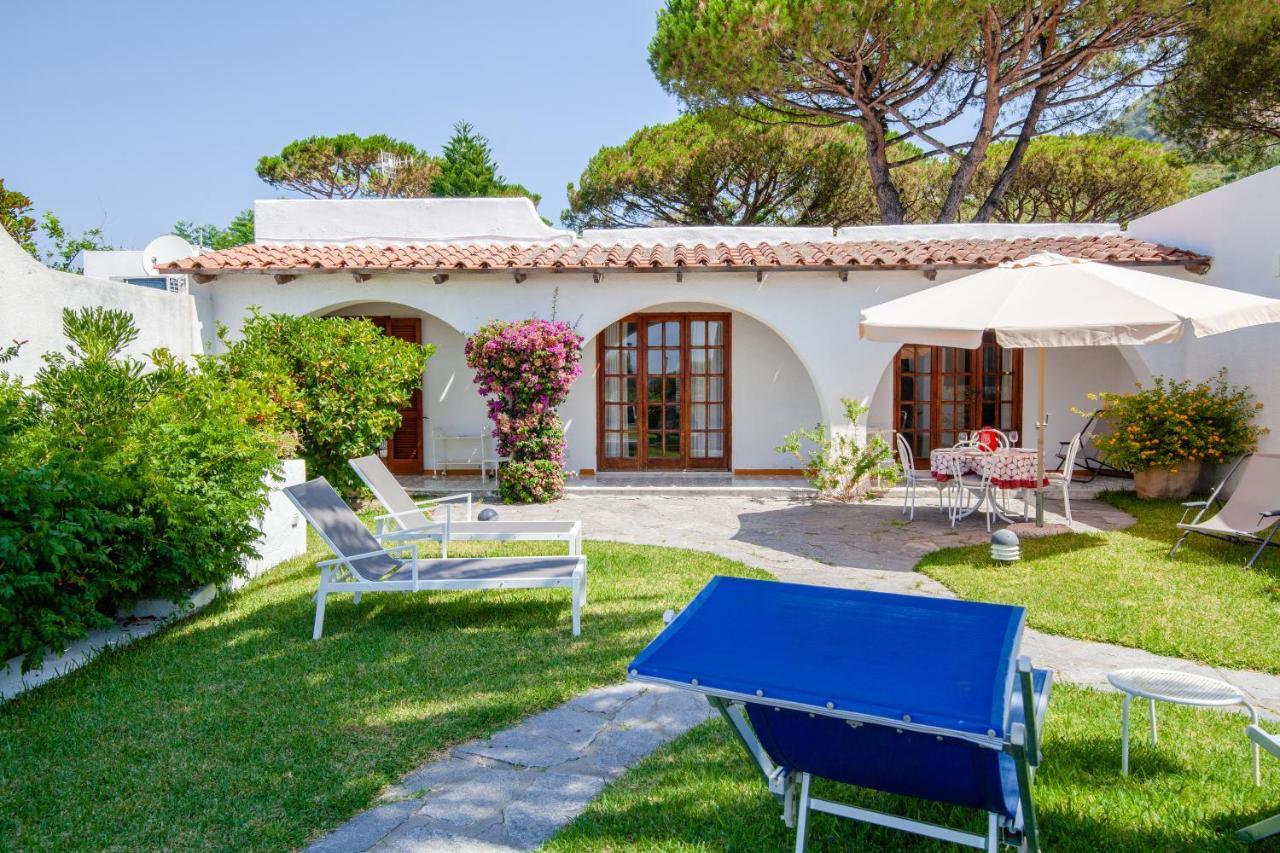 Villa Con Giardino Esclusivo Di 1000 Mq, Piscina, Tennis, Calcio, Bocce
