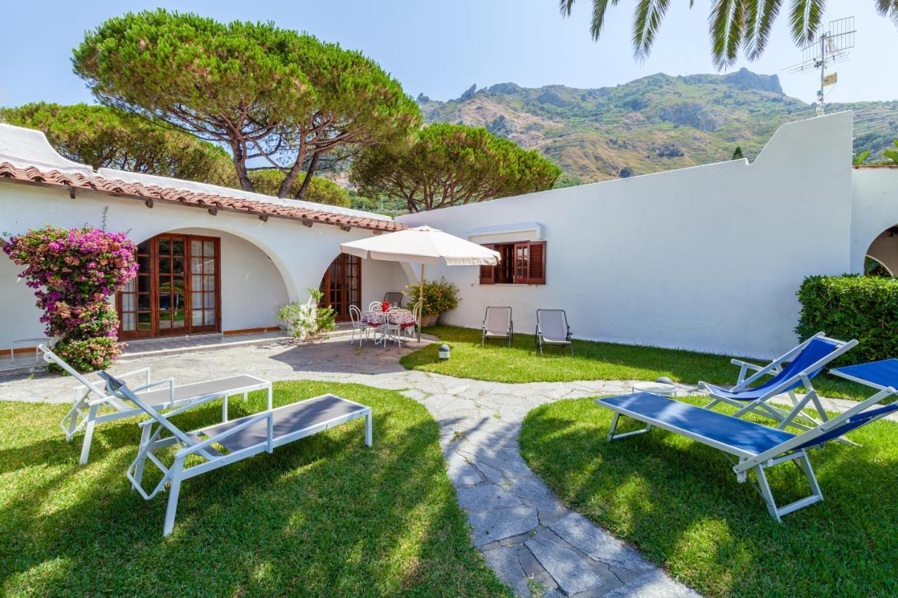 Villa Con Giardino Esclusivo Di 1000 Mq, Piscina, Tennis, Calcio, Bocce