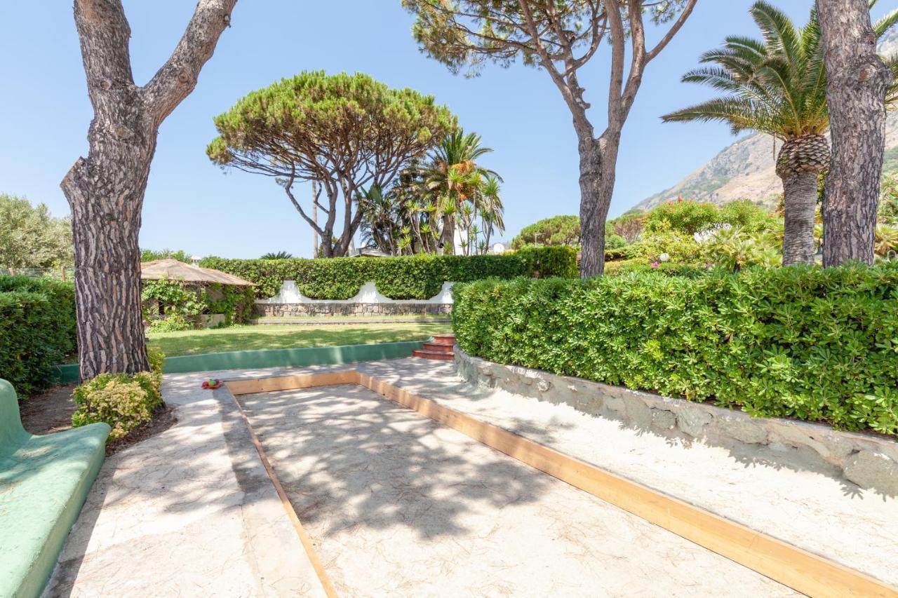Con Giardino Esclusivo Di 1000 Mq, Piscina, Tennis, Calcio, Bocce * Forio (Isola d'Ischia)