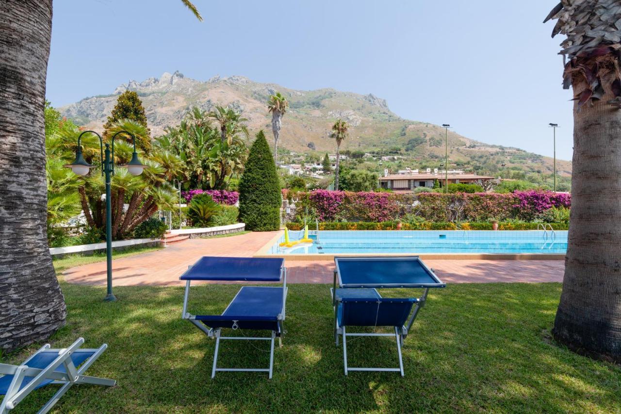 Villa Con Giardino Esclusivo Di 1000 Mq, Piscina, Tennis, Calcio, Bocce Forio (Isola d'Ischia)