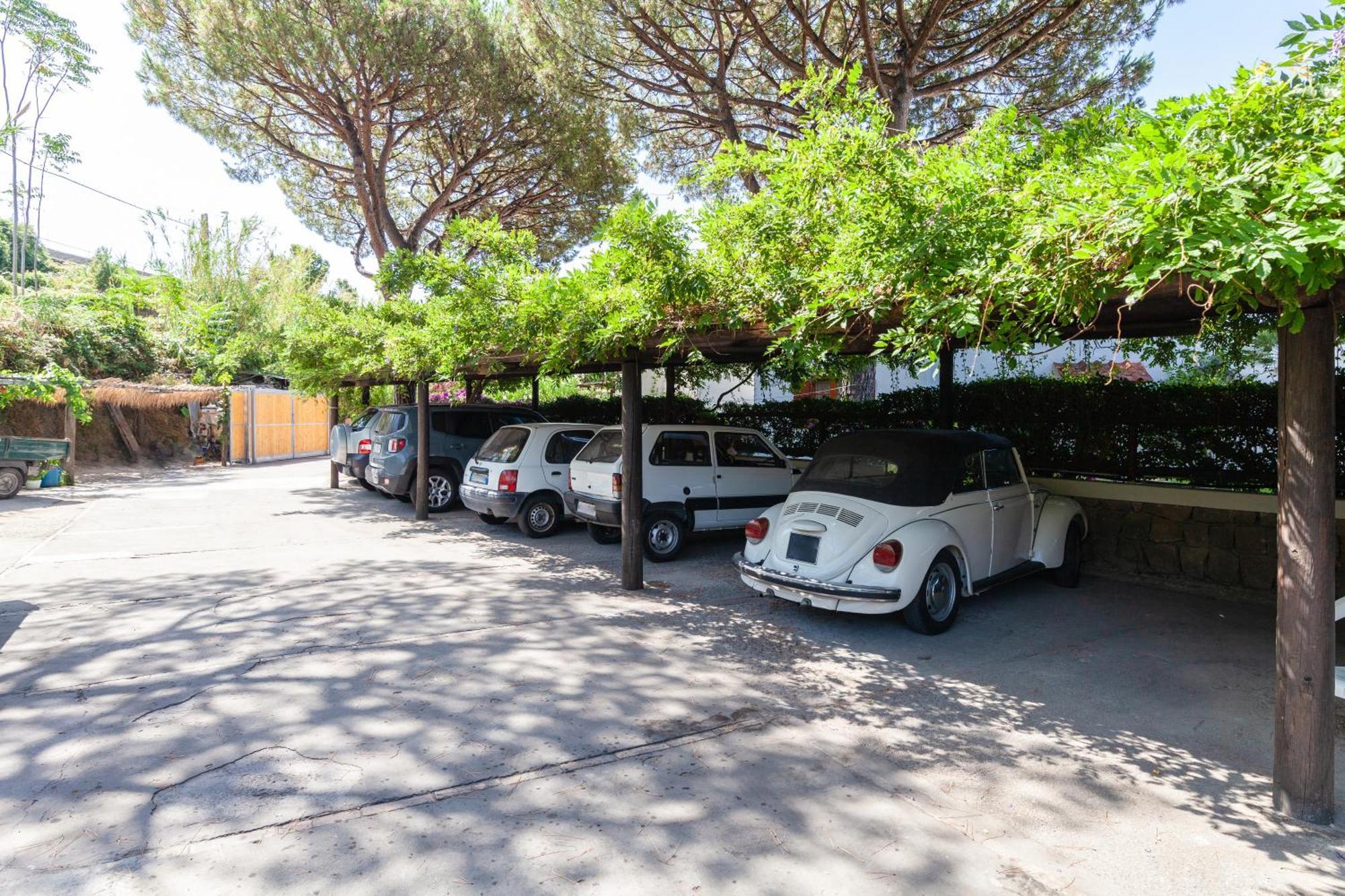 Con Giardino Esclusivo Di 1000 Mq, Piscina, Tennis, Calcio, Bocce Villa