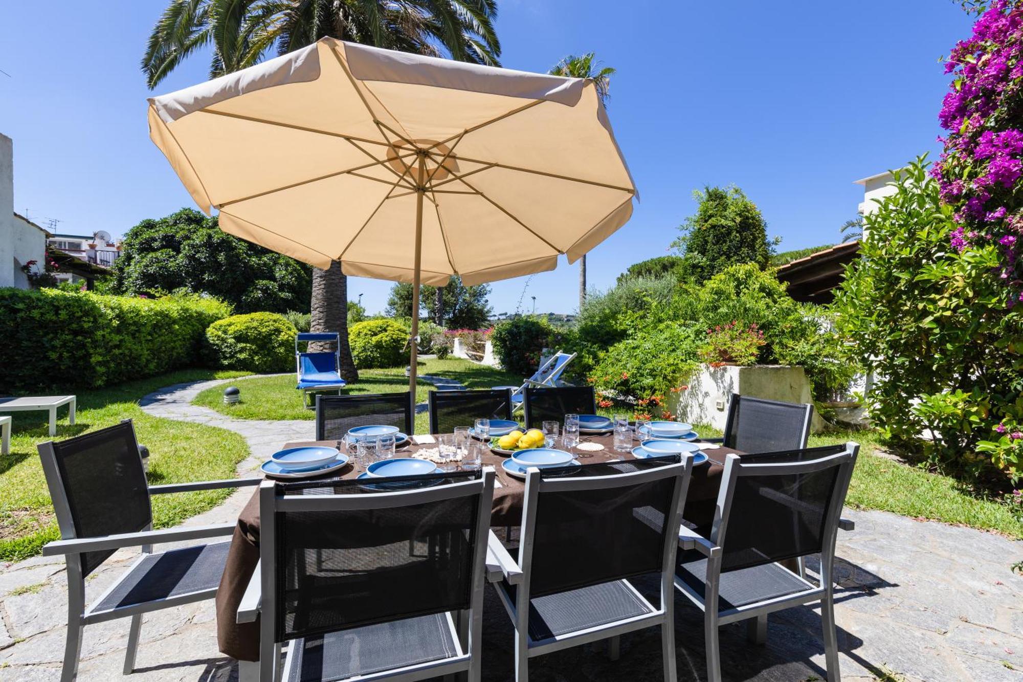 Con Giardino Esclusivo Di 1000 Mq, Piscina, Tennis, Calcio, Bocce * Forio (Isola d'Ischia)