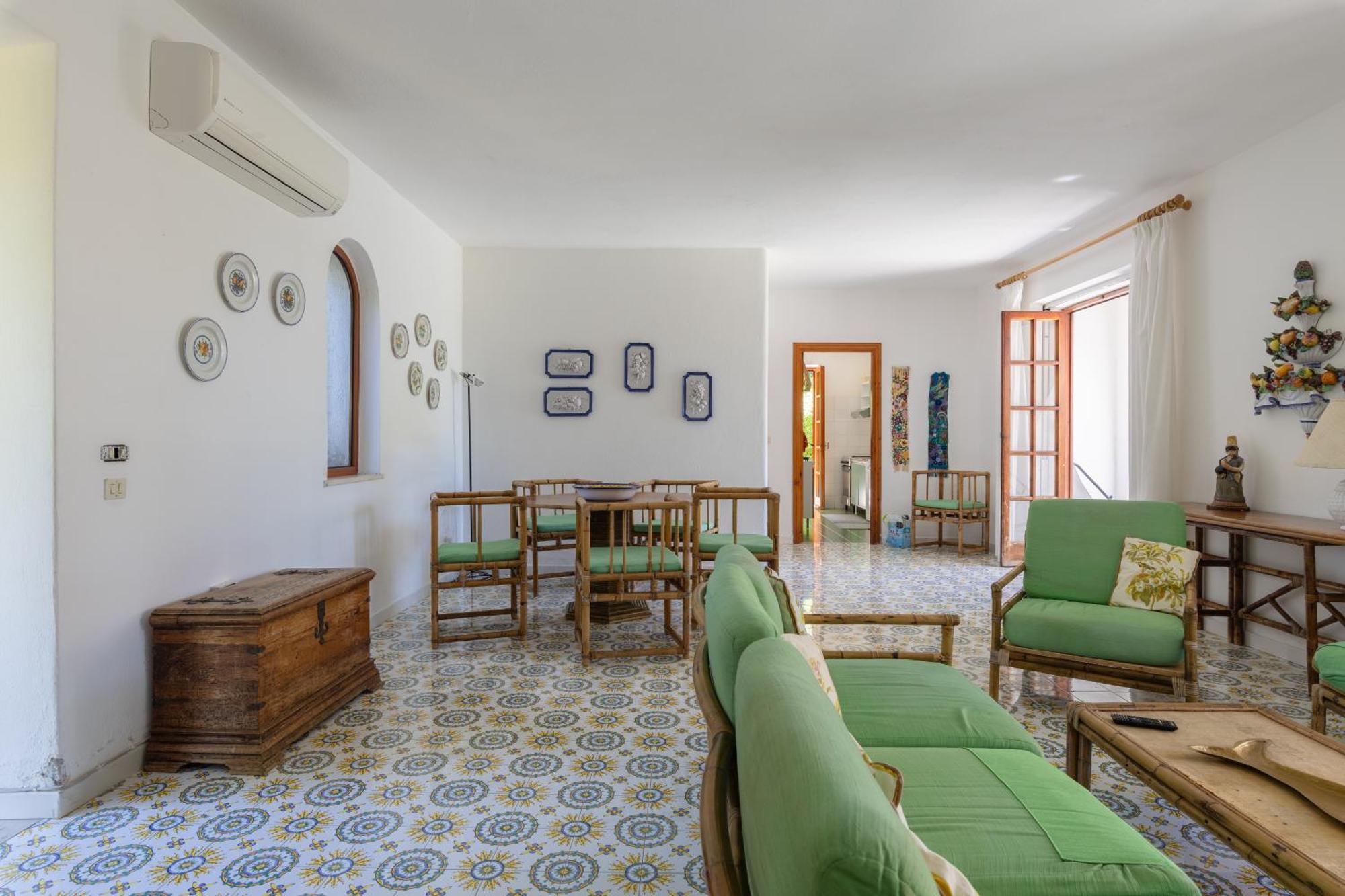 Villa Con Giardino Esclusivo Di 1000 Mq, Piscina, Tennis, Calcio, Bocce *