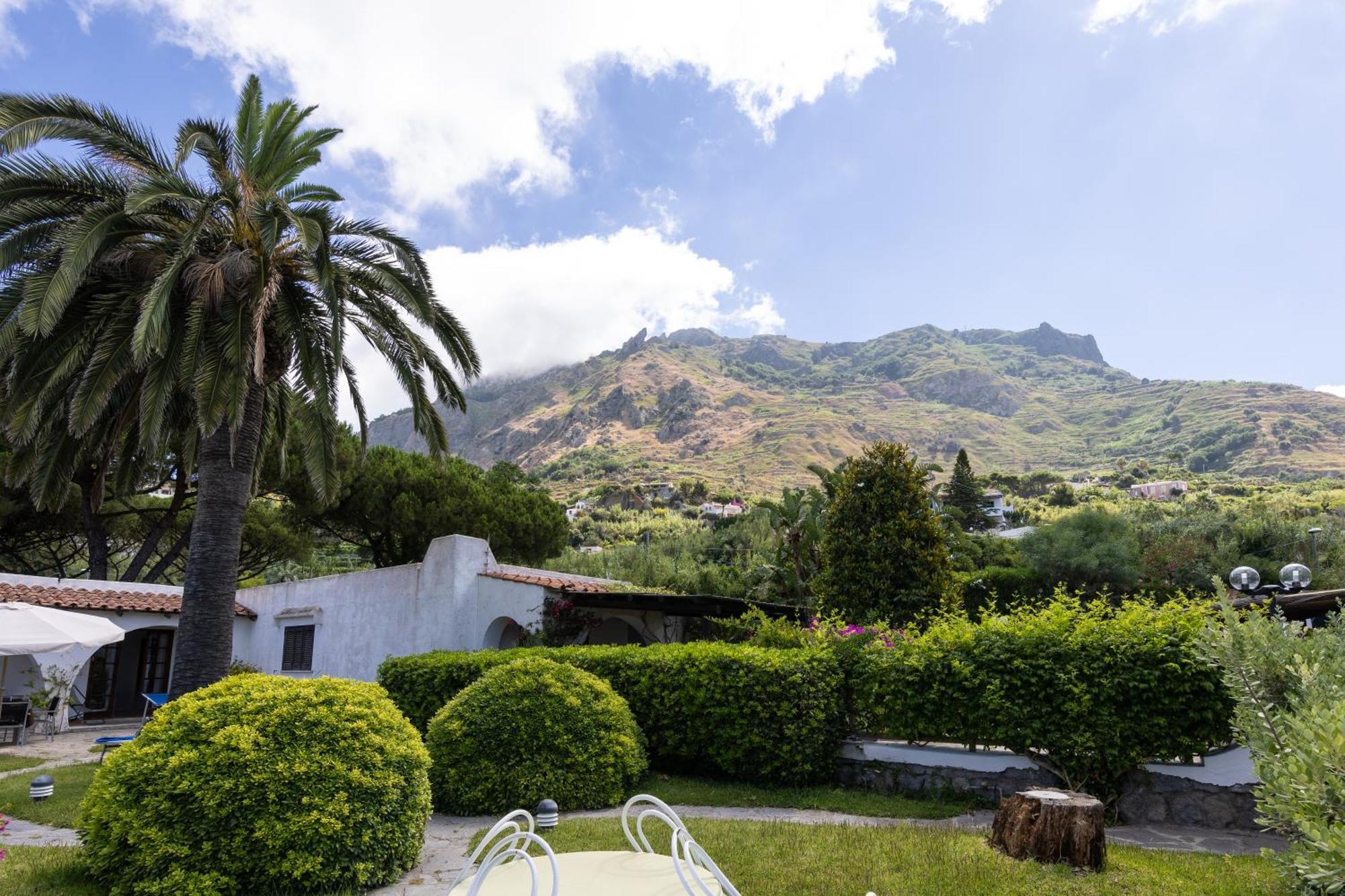 Con Giardino Esclusivo Di 1000 Mq, Piscina, Tennis, Calcio, Bocce Villa *