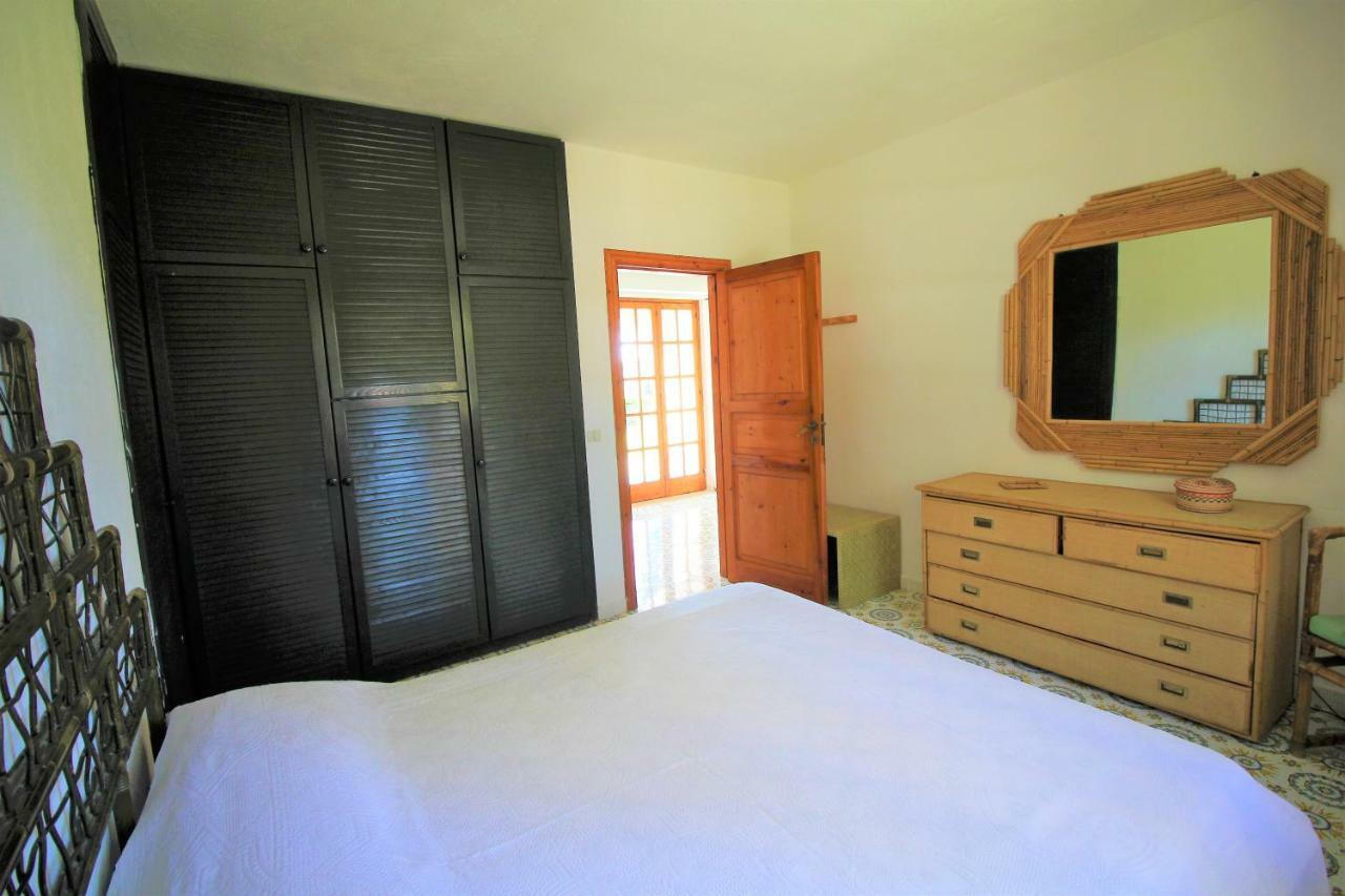 Villa Con Giardino Esclusivo Di 1000 Mq, Piscina, Tennis, Calcio, Bocce